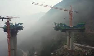 Quá trình xây dựng siêu cầu treo cao 208m trên núi