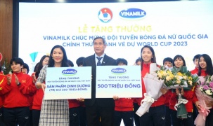 Vinamilk trao thưởng 500 triệu tiền mặt và 2 năm sử dụng sản phẩm để chúc mừng thành tích đội Tuyển Bóng đá nữ Quốc Gia