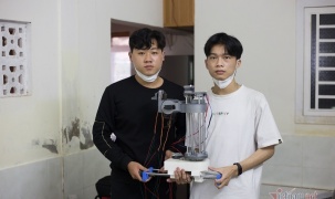 Quảng Trị: Học sinh lớp 11 chuyên Tin chế tạo thành công robot lấy mẫu xét nghiệm Covd-19 tự động