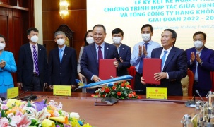 Vietnam Airlines ký kết hợp tác toàn diện với Thừa Thiên Huế và Quảng Trị