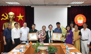 Trao Bảng vàng Khuyến tài cho 2 tác giả cuộc thi Nhân tài Đất Việt