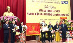 Viện nghiên cứu phát triển Phương Đông đón nhận Huân chương Lao động hạng Nhì