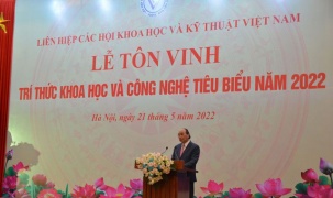 Chủ tịch nước Nguyễn Xuân Phúc: Trí thức phải miệt mài hơn nữa, sáng tạo hơn nữa