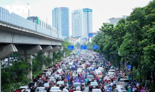 Hà Nội: Phân tách làn ô tô và xe máy trên đường Nguyễn Trãi