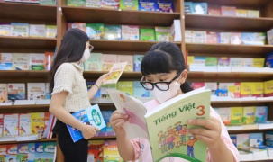Hỗ trợ phụ huynh, học sinh mua sách giáo khoa qua đường dây nóng