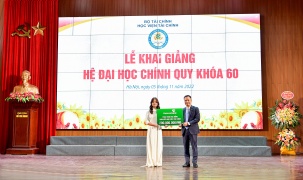 Vietcombank trao tặng học bổng trị giá 200 triệu đồng cho sinh viên HVTC 
