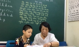 Hành trình 30 năm dạy chữ cho trẻ lang thang cơ nhỡ của cô giáo 80 tuổi 