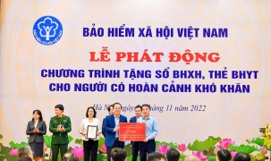 Vietcombank tặng sổ BHXH, BHYT trị giá 5 tỷ đồng cho người có hoàn cảnh khó khăn