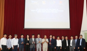 Hội Doanh nhân trẻ Việt Nam trao các thiết bị công nghệ thông tin cho Khu Công nghệ cao TP. HCM