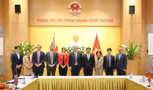Việt Nam kêu gọi Anh hỗ trợ thúc đẩy chuyển giao các công nghệ xanh 