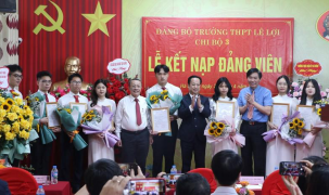 Hà Đông: 7 học sinh ưu tú Trường THPT Lê Lợi được kết nạp Đảng