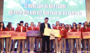 THACO trao tặng xe ô tô hơn 900 triệu đồng cho VĐV điền kinh Nguyễn Thị Oanh