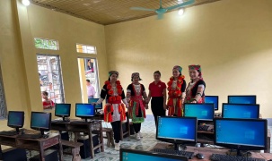 Hội Chữ thập đỏ tỉnh Hà Giang trao tặng 15 bộ máy tính cho điểm trường Giáp Yên, huyện Bắc Mê