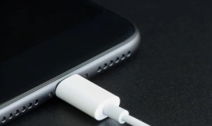 Apple cảnh báo nguy hiểm có thể xảy ra khi sạc iPhone qua đêm