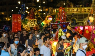 Mùa Trung Thu rộn ràng Phú Quốc: Linh đình đại tiệc, rực sáng pháo hoa