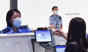 Trung Quốc hủy bỏ yêu cầu khai báo y tế khi xuất, nhập cảnh