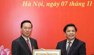 Chủ tịch nước Võ Văn Thưởng nhận Huy hiệu 30 năm tuổi Đảng
