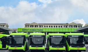 Tuyến xe buýt điện kết nối nội đô Hà Nội tới sân bay Nội Bài chính thức hoạt động