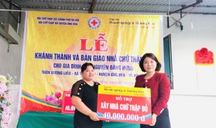 Trao nhà chữ thập đỏ cho gia đình có hoàn cảnh khó khăn tại huyện Ứng Hòa