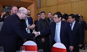 Thủ tướng dự cuộc gặp mặt đại diện các nhà tài trợ, doanh nghiệp có vốn đầu tư nước ngoài
