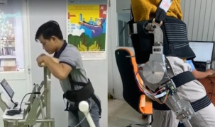 Bệnh nhân đột quỵ có cơ hội luyện tập phục hồi chức năng nhờ khung xương robot