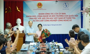 GS.TS Nguyễn Thanh Thuỷ được bầu làm Chủ tịch Hội Tin học Việt Nam