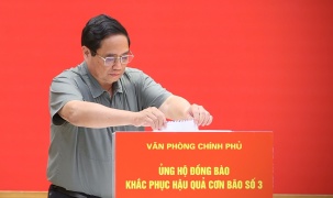 Thủ tướng cùng cán bộ, công chức Văn phòng Chính phủ ủng hộ đồng bào khắc phục hậu quả bão số 3