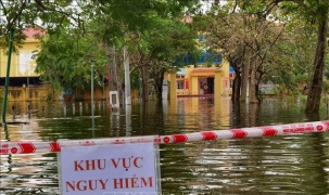 Mưa lớn, nhiều trường học ở Hà Nội và một số tỉnh tạm dừng học trực tiếp