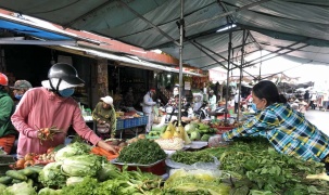 Bộ Công Thương: Cung ứng hàng hoá tới các địa phương ngập lụt khi cần