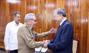 Tổng Bí thư, Chủ tịch nước Tô Lâm chào Lãnh tụ cách mạng Cuba, Đại tướng Raul Castro