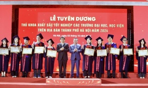 Hà Nội tuyên dương 100 thủ khoa xuất sắc, tiêu biểu năm 2024