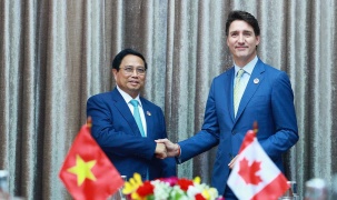 Thủ tướng Phạm Minh Chính gặp Thủ tướng Canada