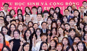 Thủ tướng gặp lưu học sinh và cộng đồng người Việt Nam tại Trùng Khánh, Trung Quốc