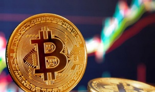 Bitcoin tiếp tục lập đỉnh, vượt 94.000 USD