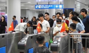 Metro số 1 tăng chuyến, chạy sớm từ 4h30 phục vụ người dân xem duyệt binh 30/4