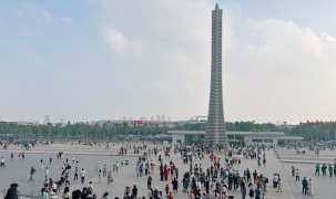 Đông nghẹt người tham quan Bảo tàng Lịch sử Quân sự Việt Nam dịp lễ 30/4
