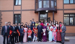 Tổng Bí thư Tô Lâm gặp gỡ cán bộ Đại sứ quán và cộng đồng người Việt Nam tại Kazakhstan