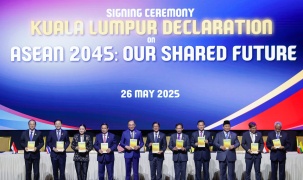 Thủ tướng cùng các nhà lãnh đạo ký Tuyên bố 'ASEAN 2045: Tương lai chung của chúng ta'