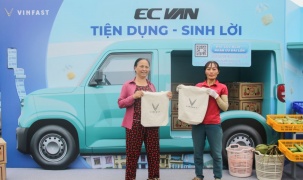 VinFast EC Van ‘chiếm sóng’ chợ đầu mối khiến giới tiểu thương xôn xao