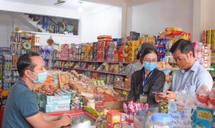 Cán bộ thuế hỗ trợ tối đa các hộ kinh doanh triển khai hóa đơn điện tử, kể cả ngày nghỉ