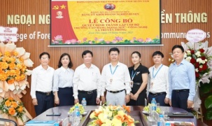 Lễ công bố quyết định thành lập Chi bộ Trường Cao đẳng Ngoại ngữ – Công nghệ và Truyền thông