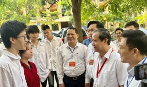 Bộ trưởng Nguyễn Kim Sơn chúc thí sinh cả nước 