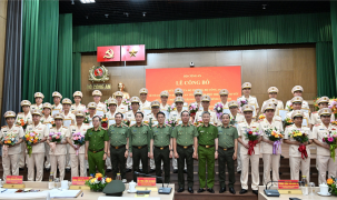Bộ Công an trao quyết định cho 34 giám đốc công an tỉnh, thành