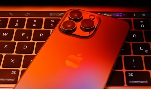 Bên trong phòng thử nghiệm độ bền iPhone của Apple 