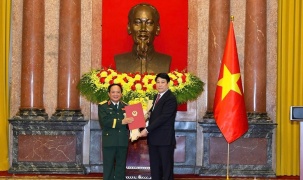 Chủ tịch nước trao Quyết định thăng quân hàm; cấp bậc hàm Đại tướng, Thượng tướng đối với sĩ quan Quân đội và Công an