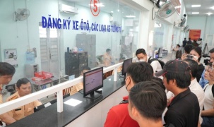 Hà Nội nghiên cứu tăng lệ phí trước bạ, phí biển số ô tô, xe máy dùng nhiên liệu hóa thạch