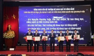 Đưa Việt Nam vào giai đoạn phát triển mới bằng KHCN, ĐMST và CĐS