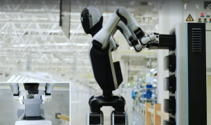 Robot đầu tiên trên thế giới biết tự thay pin