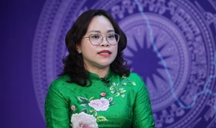 Mạnh dạn đưa robot AI phục vụ hành chính công