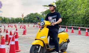 Người dân ba miền hào hứng mang xe máy xăng cũ đi đổi xe điện mới: Lên đời xe xịn, giá ưu đãi hấp dẫn với thủ tục siêu nhanh gọn